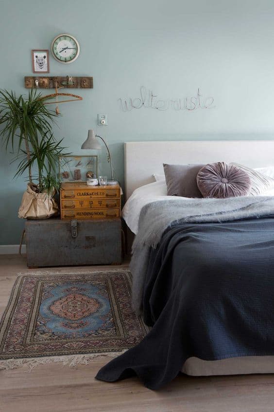 chambre deco colore malle tete de lit - 9 façons de mettre en valeur la déco de la chambre