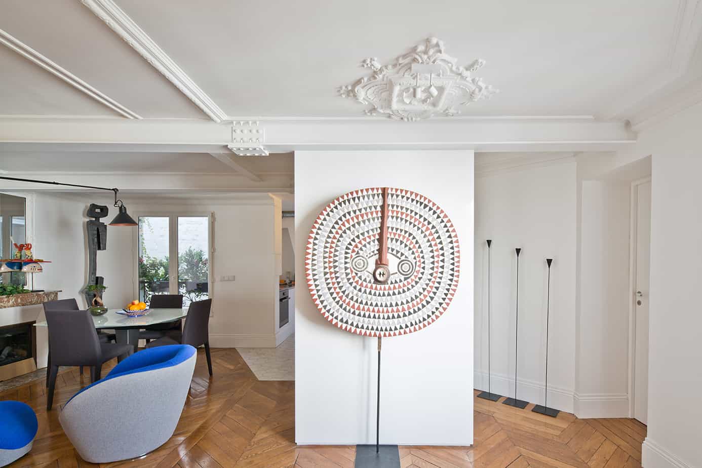 Visite d'un appartement Archibien à Paris salon visite dun appartement parisien © Jonathan Letoublon Architecte Antonin Ziegler via Archibien 11 - Visite d'un appartement Archibien à Paris