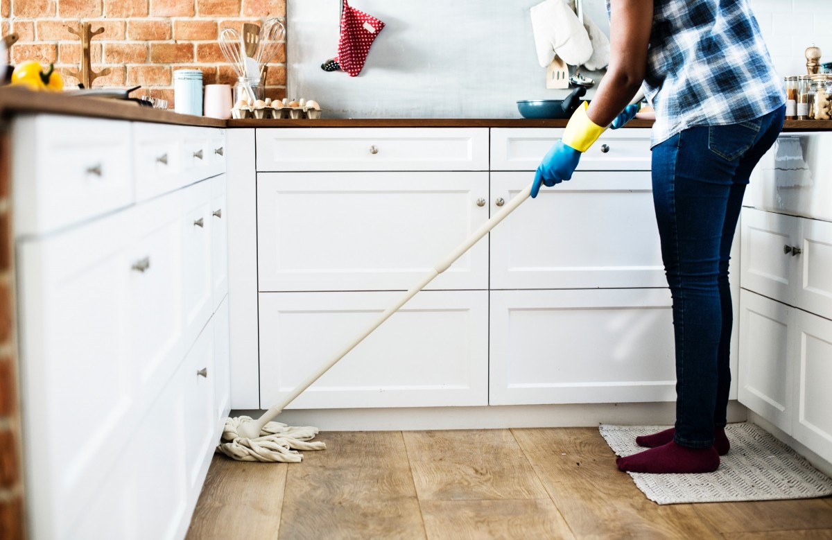 alone cabinets chores cleaning contemporary domestic estate floor 1559391 - Bien s’organiser pour allier décoration, tâches ménagères et travail