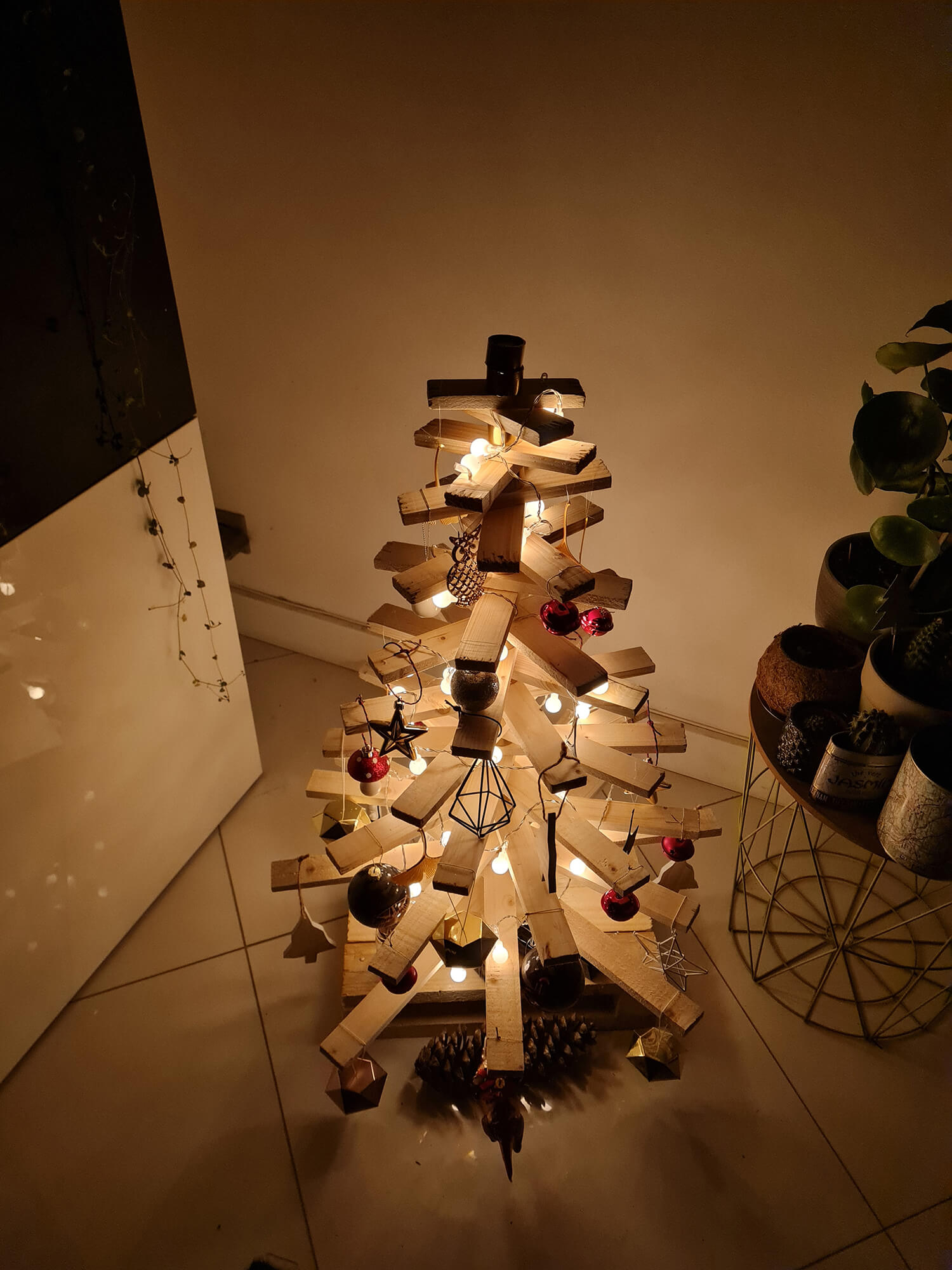 20201209 034056 - DIY récup : fabriquer un sapin de Noël en bois avec des tasseaux