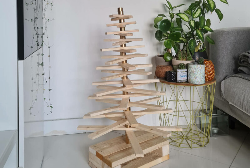 DIY récup : fabriquer un sapin de Noël en bois avec des tasseaux