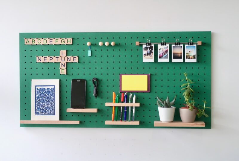 Le pegboard : un panneau déco qui nous rend accroc