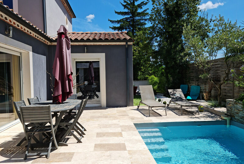 Airbnb Tour : visite privée de la maison contemporaine de Larry à Alès