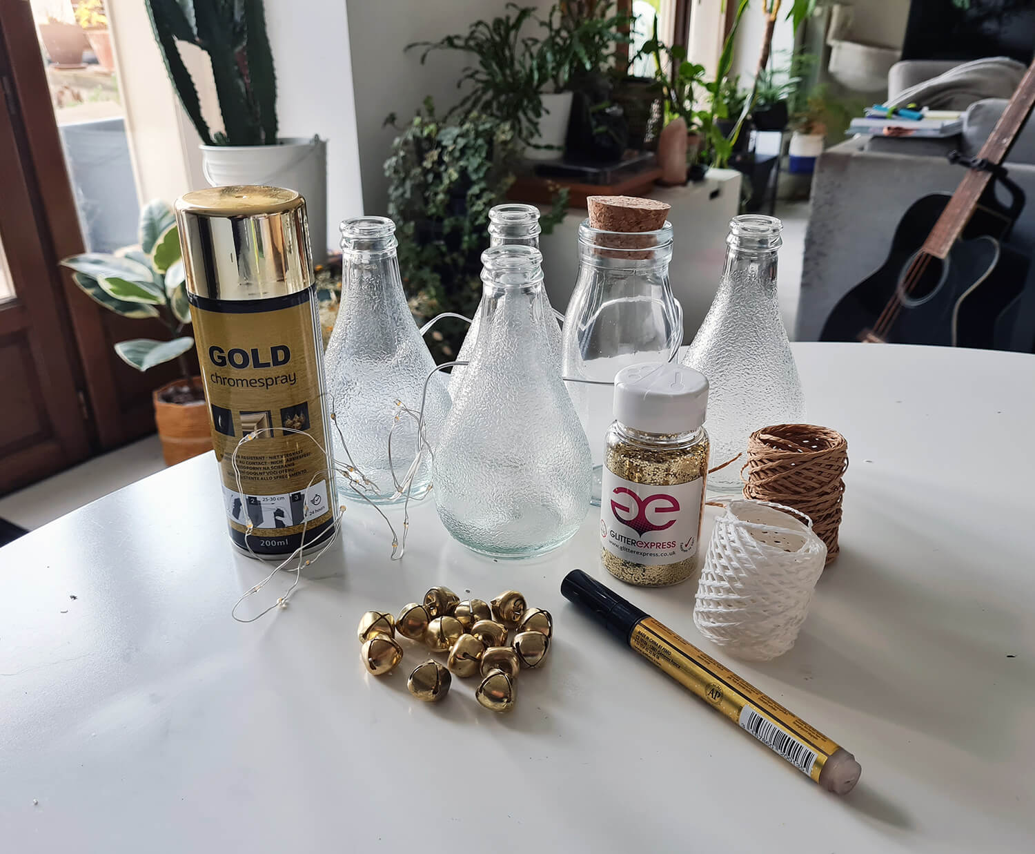 20201211 132508 - DIY festif : recycler des bouteilles en verre pour décorer la table des fêtes