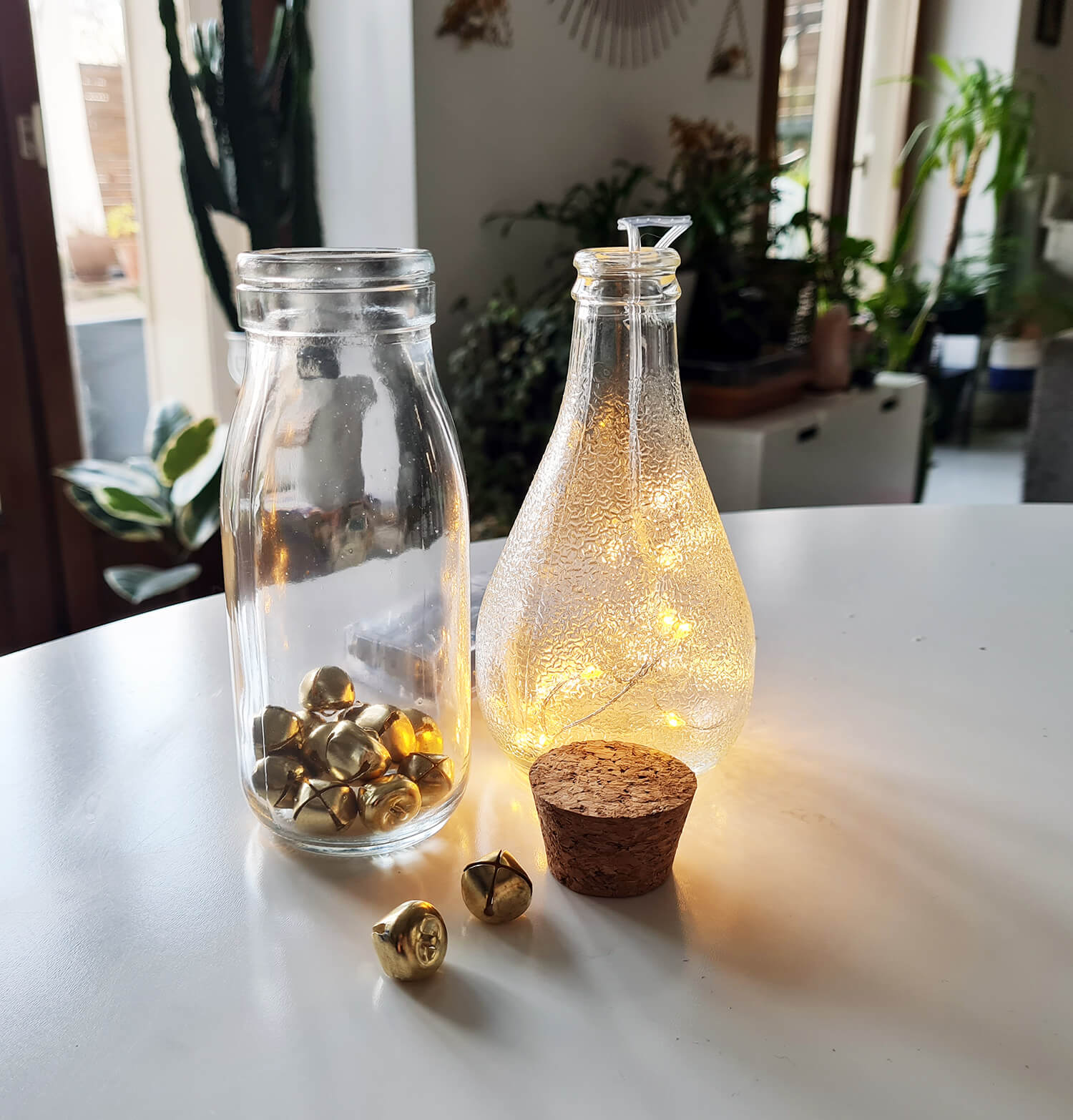 20201211 132941 - DIY festif : recycler des bouteilles en verre pour décorer la table des fêtes