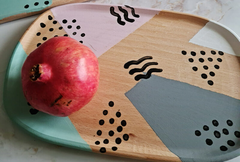 DIY déco : des plateaux personnalisés pour une table colorée