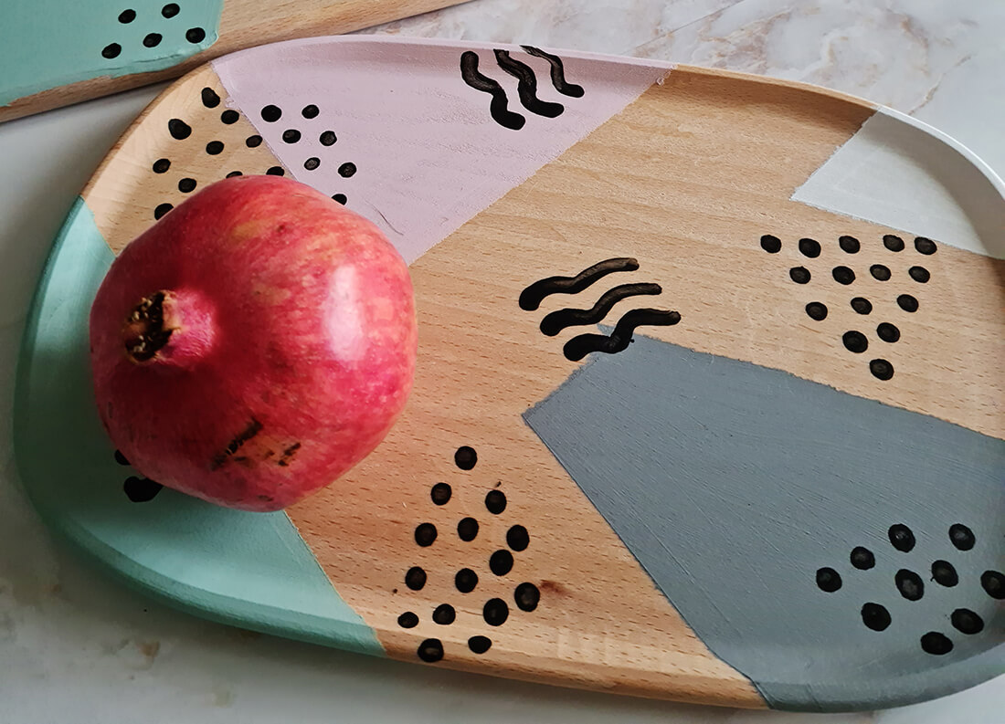 DIY déco : des plateaux personnalisés pour une table colorée