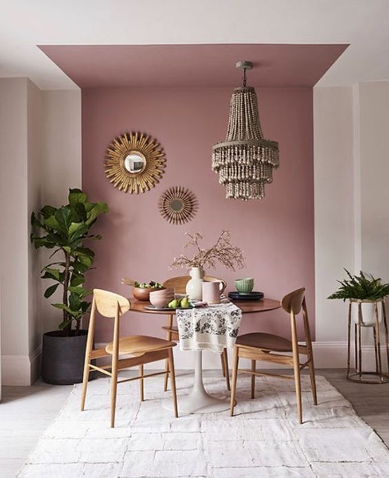 Une ambiance ou lon se sent bien dans cette salle a manger aux murs roses  - La nouvelle résolution déco : créer une ambiance où l’on se sent bien
