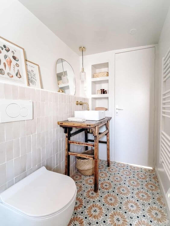 salle de bain avec sol a motif portugais 2 - L’azulejo, le trésor décoratif du Portugal